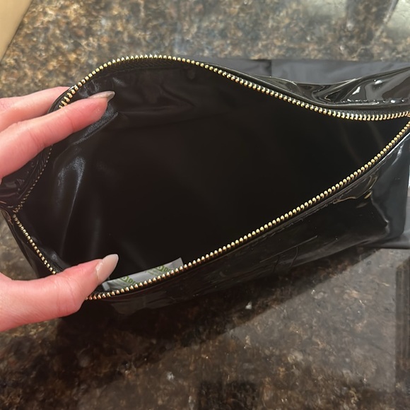 Caroline Herrera Good Girl - 3 PC Set New - Body Cream, Body Lotion and Pouch - Picture 3 of 5